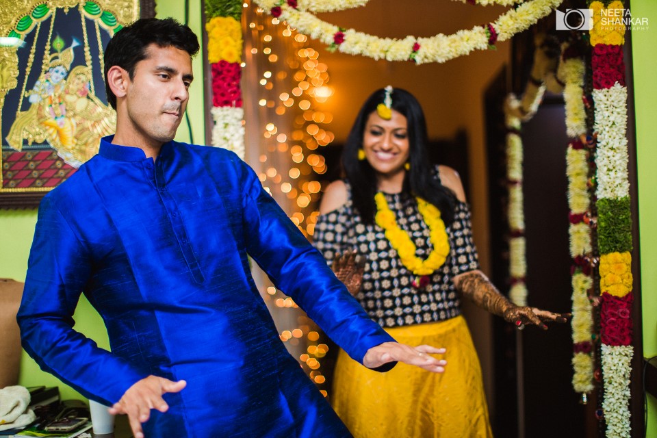 Best-And-Top-Wedding-Photographer-Destination-Wedding-Taj-West-End-Bangalore-Neeta-Shankar-Photography-Mehendi-Nima
